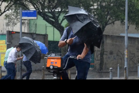 Chuva provoca impacto em várias regiões do RJ