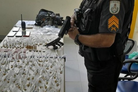Ação das polícias Militar e Civil desarticula esquema de tráfico de drogas em distrito.